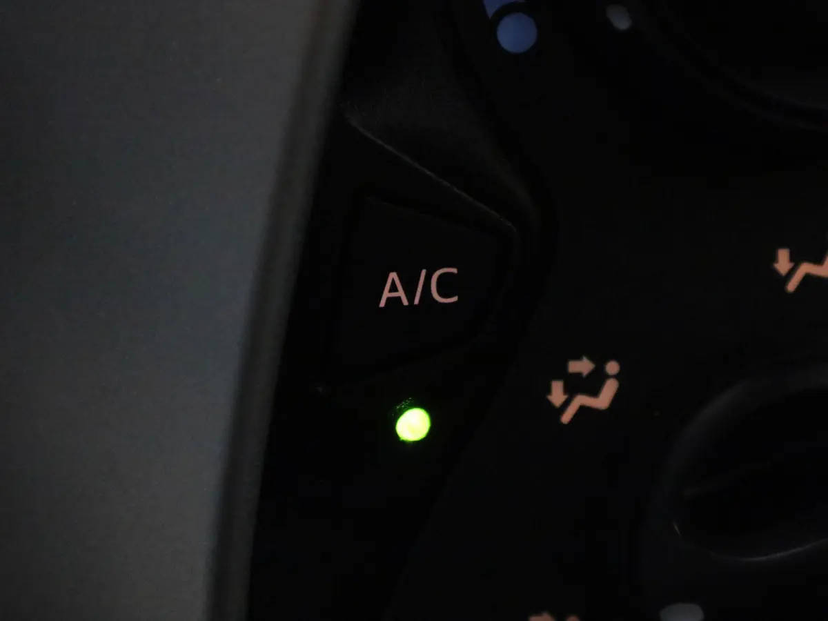 1.0 e-VTi Active | Airco | LED |