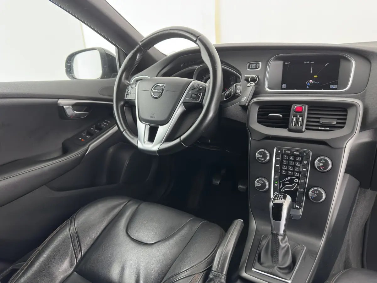 2.0 D2 Momentum *NAVI-FULLMAP | COMFORT-SEATS | ECC | PDC | CRUISE | 16''ALU*