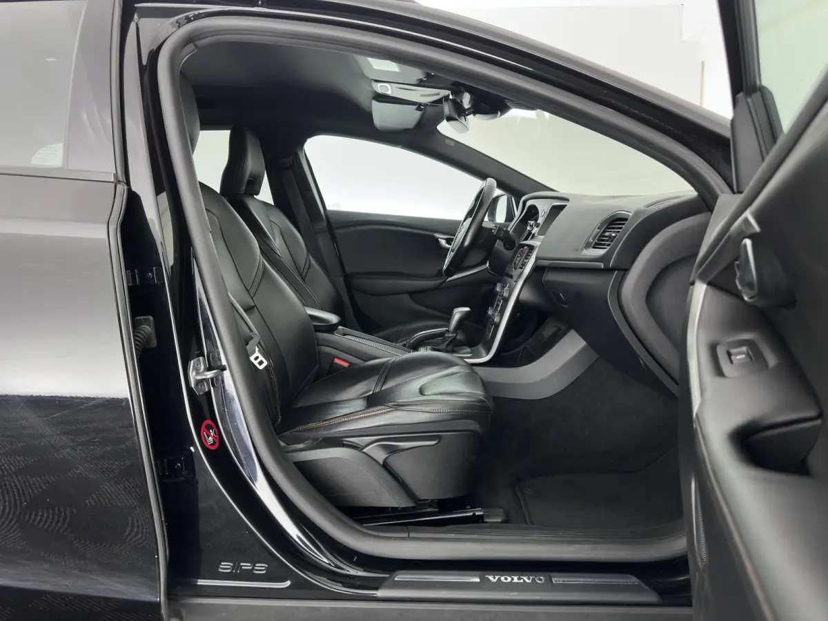 2.0 D2 Momentum *NAVI-FULLMAP | COMFORT-SEATS | ECC | PDC | CRUISE | 16''ALU*