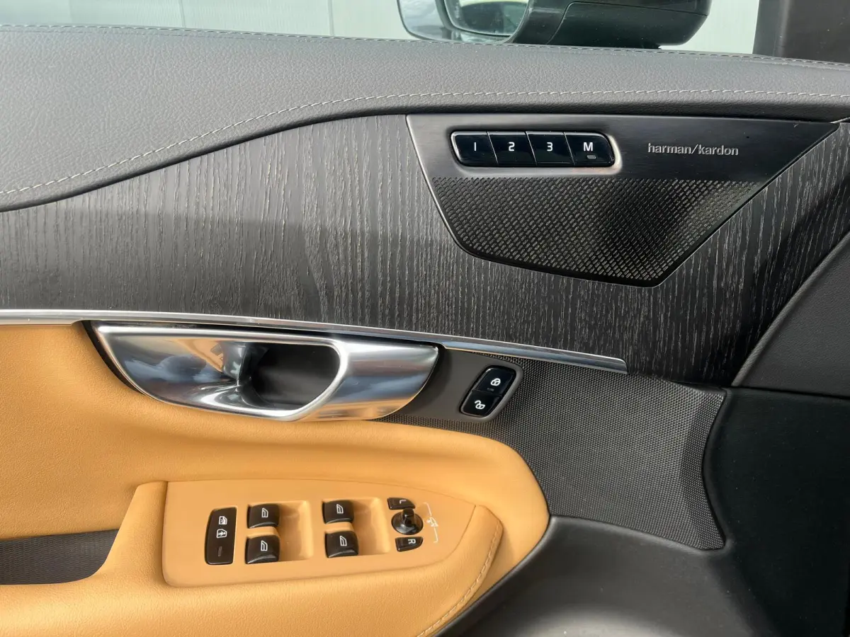 2.0 T8 Recharge AWD Ultimate Bright 7P | Adaptive Cruise | Luchtvering | Nappa Lederen Bekleding | Panoramadak |