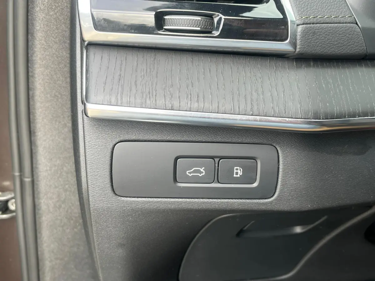 2.0 T8 Recharge AWD Ultimate Bright 7P | Adaptive Cruise | Luchtvering | Nappa Lederen Bekleding | Panoramadak |