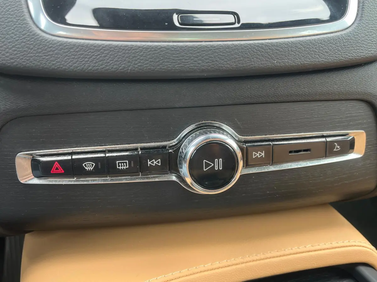 2.0 T8 Recharge AWD Ultimate Bright 7P | Adaptive Cruise | Luchtvering | Nappa Lederen Bekleding | Panoramadak |