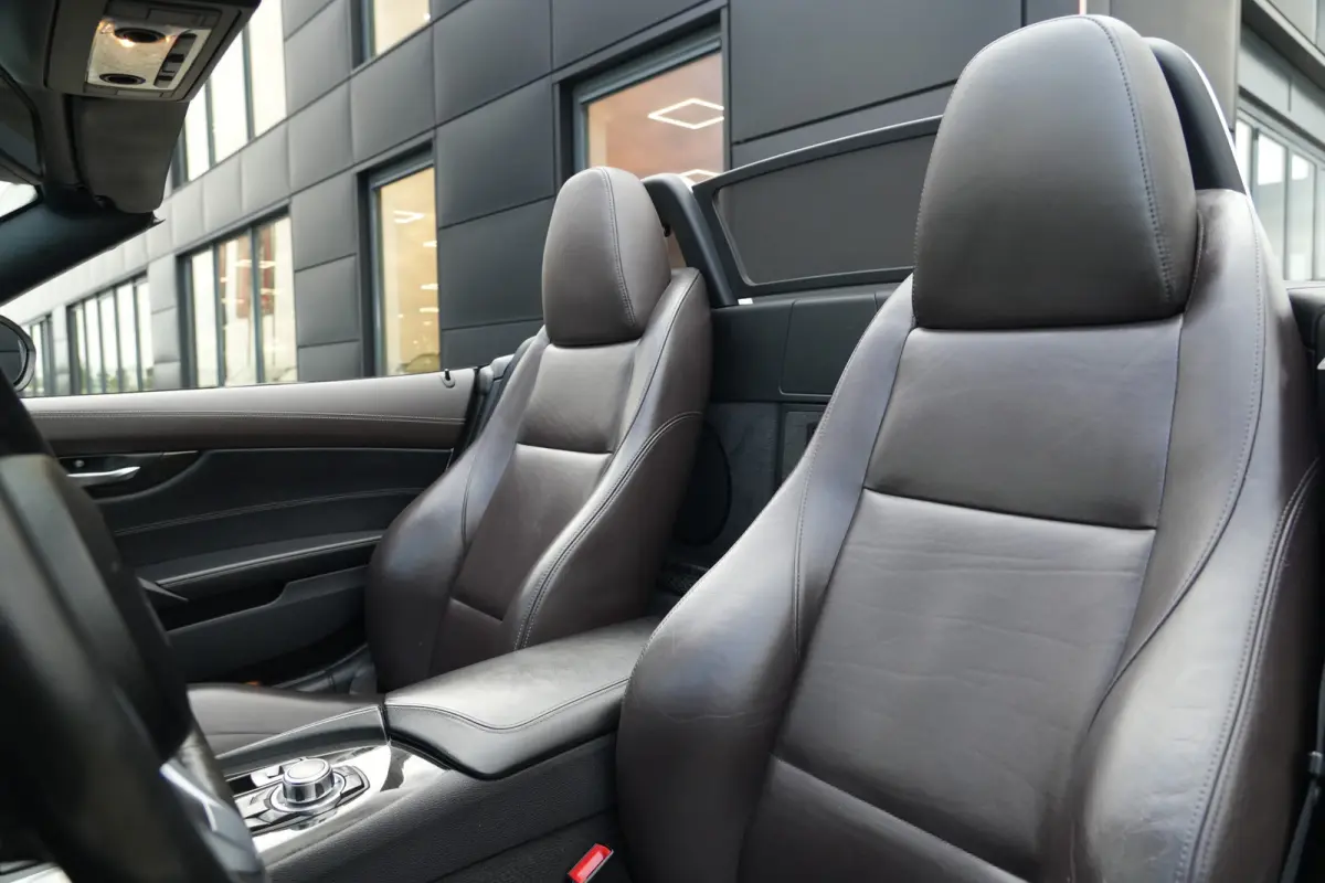 | 245 PK | Nieuwe Motor | Bi-xenon | 19" velgen | Leder | PDC | NAV | Stoelverwarming | BMW Z4 Roadster sDrive28i Executive met 245 PK en een 2.0-liter viercilinder benzinemotor, voorzien va