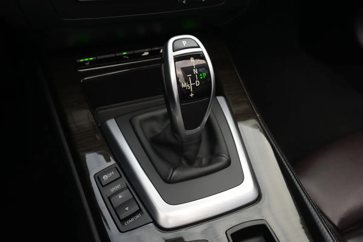| 245 PK | Nieuwe Motor | Bi-xenon | 19" velgen | Leder | PDC | NAV | Stoelverwarming | BMW Z4 Roadster sDrive28i Executive met 245 PK en een 2.0-liter viercilinder benzinemotor, voorzien va