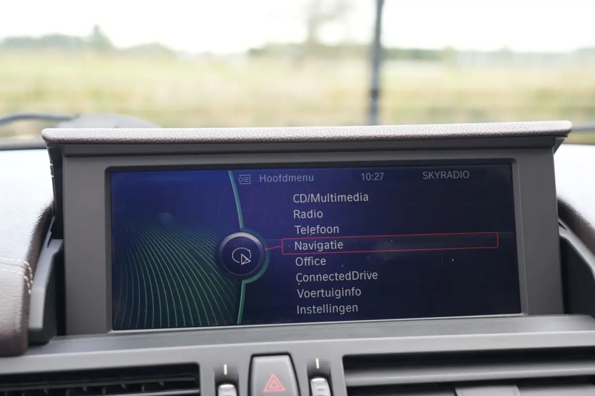 | 245 PK | Nieuwe Motor | Bi-xenon | 19" velgen | Leder | PDC | NAV | Stoelverwarming | BMW Z4 Roadster sDrive28i Executive met 245 PK en een 2.0-liter viercilinder benzinemotor, voorzien va