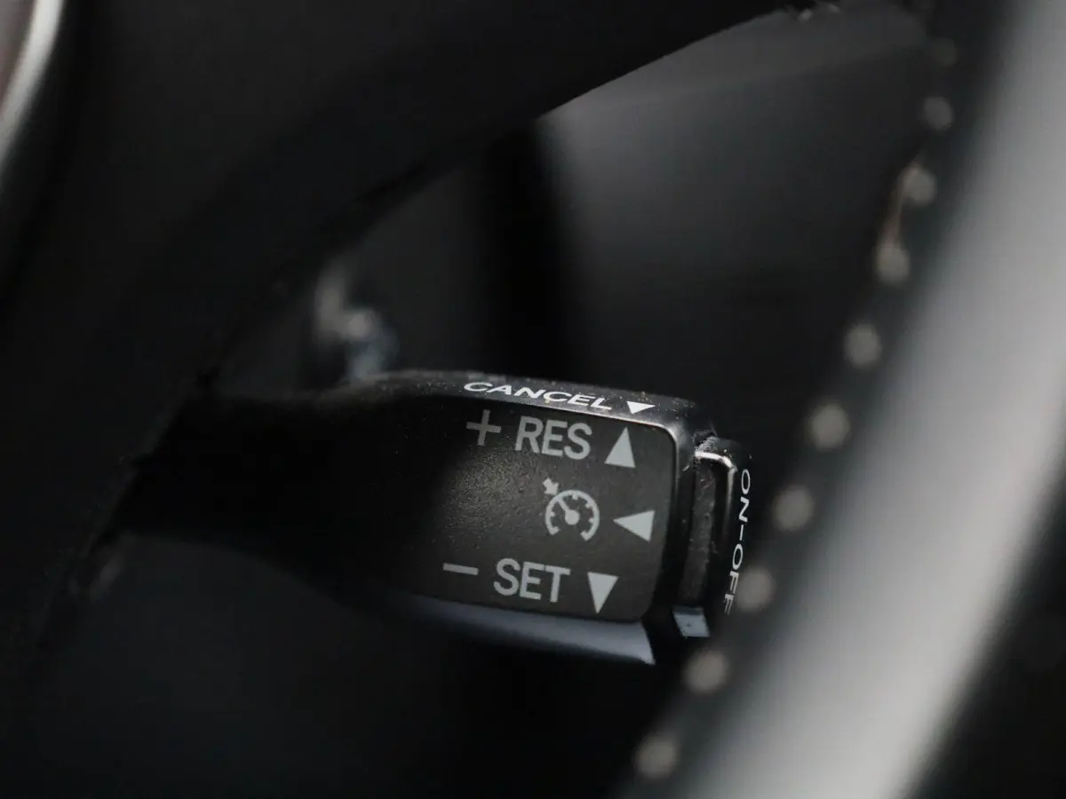1.8 Hybrid Black Edition | Achteruitrijcamera | Climate Control | Sportstoelen |