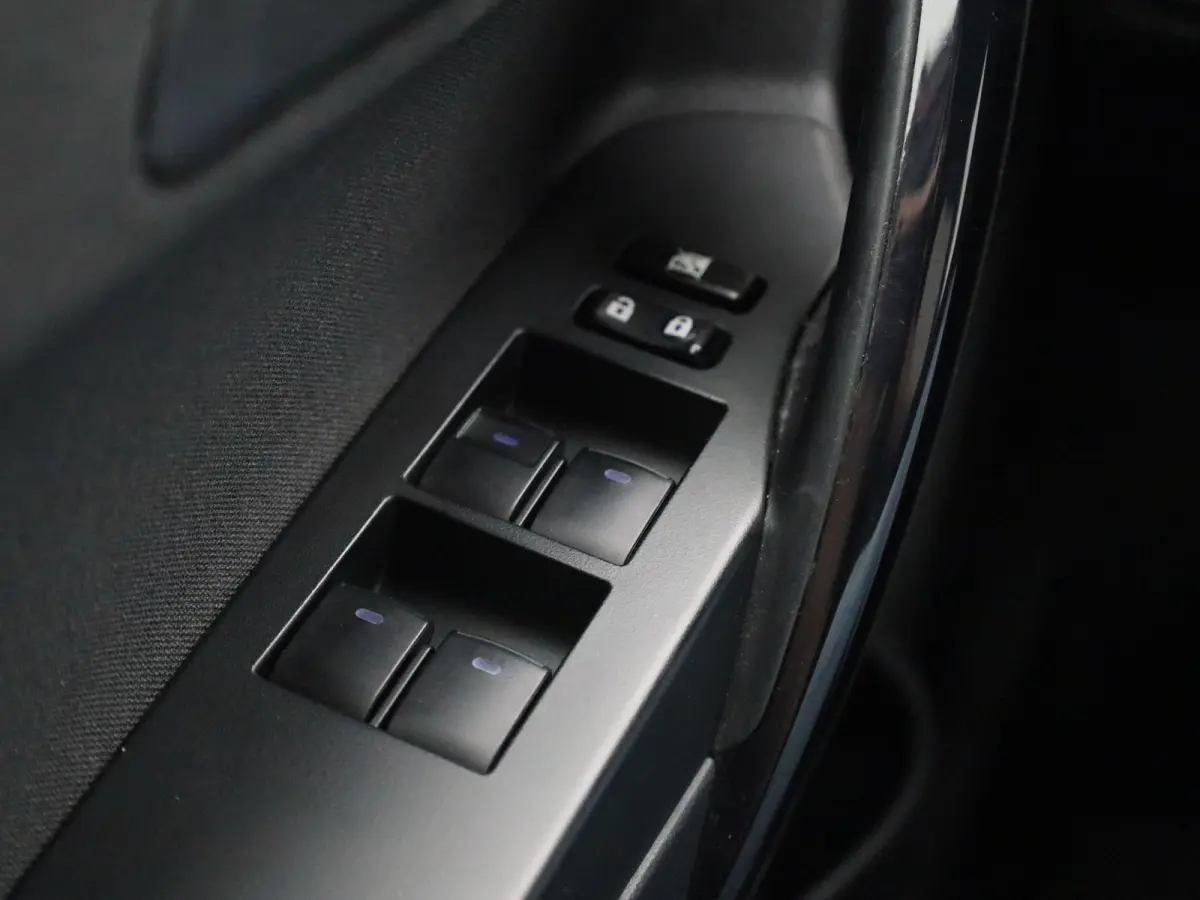 1.8 Hybrid Black Edition | Achteruitrijcamera | Climate Control | Sportstoelen |