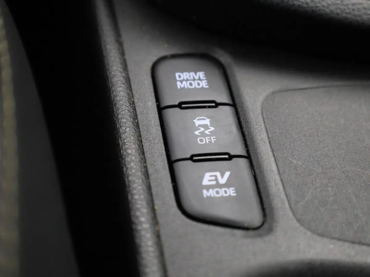 1.5 Hybrid Adventure | Apple Carplay / Android Auto | Achteruitrijcamera | Parkeersensoren | Stuurverwarming | Stoelverwarming | Trekhaak |
