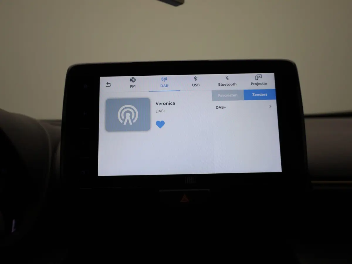 1.5 Hybrid Adventure | Apple Carplay / Android Auto | Achteruitrijcamera | Parkeersensoren | Stuurverwarming | Stoelverwarming | Trekhaak |