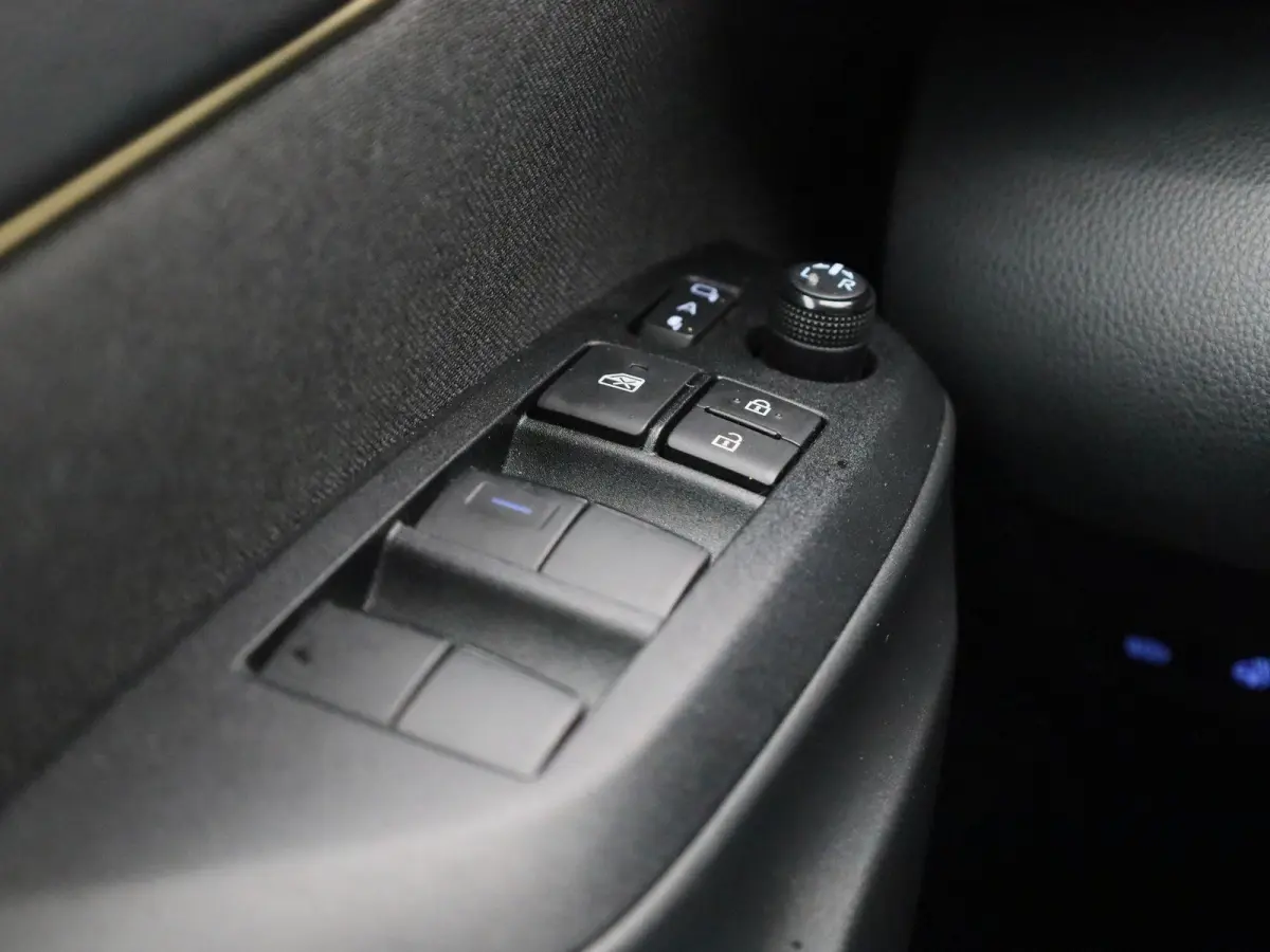 1.5 Hybrid Adventure | Apple Carplay / Android Auto | Achteruitrijcamera | Parkeersensoren | Stuurverwarming | Stoelverwarming | Trekhaak |