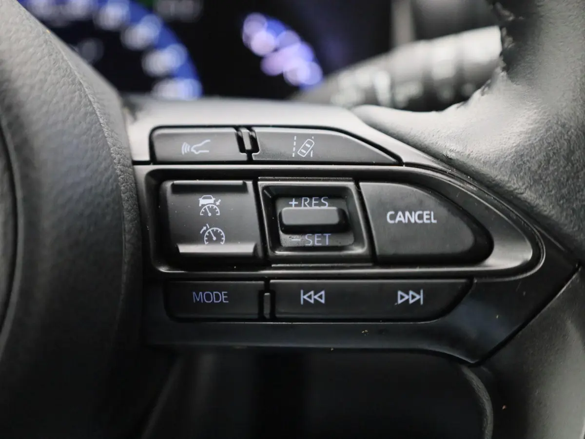 1.5 Hybrid Adventure | Apple Carplay / Android Auto | Achteruitrijcamera | Parkeersensoren | Stuurverwarming | Stoelverwarming | Trekhaak |