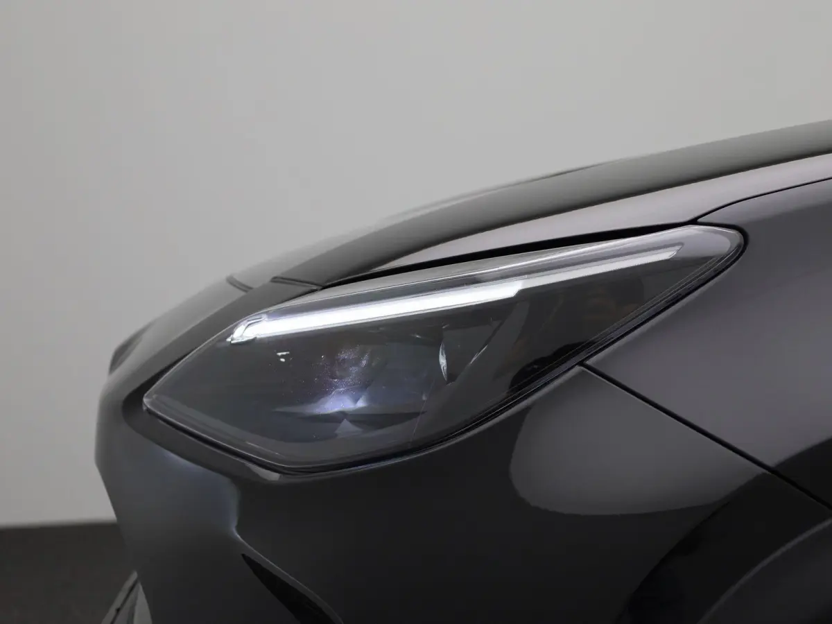 1.5 Hybrid Adventure | Apple Carplay / Android Auto | Achteruitrijcamera | Parkeersensoren | Stuurverwarming | Stoelverwarming | Trekhaak |
