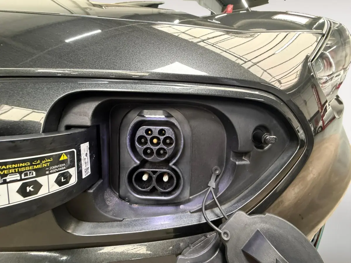 DynamicPlusLine 64 kWh Dealer onderhouden | Stoel + stuurverwarming | Climate control | 3 Fase laden |