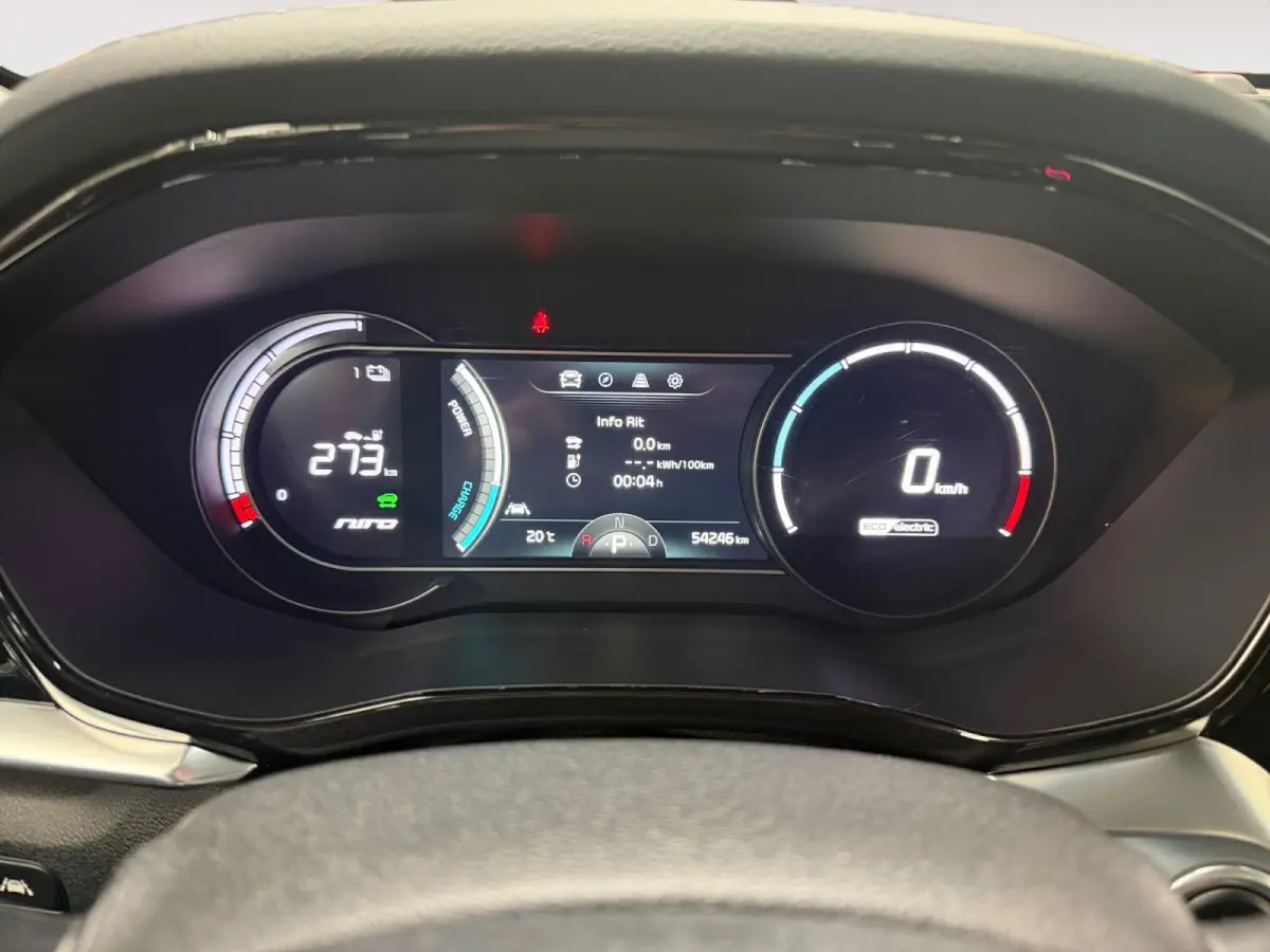 DynamicPlusLine 64 kWh Dealer onderhouden | Stoel + stuurverwarming | Climate control | 3 Fase laden |