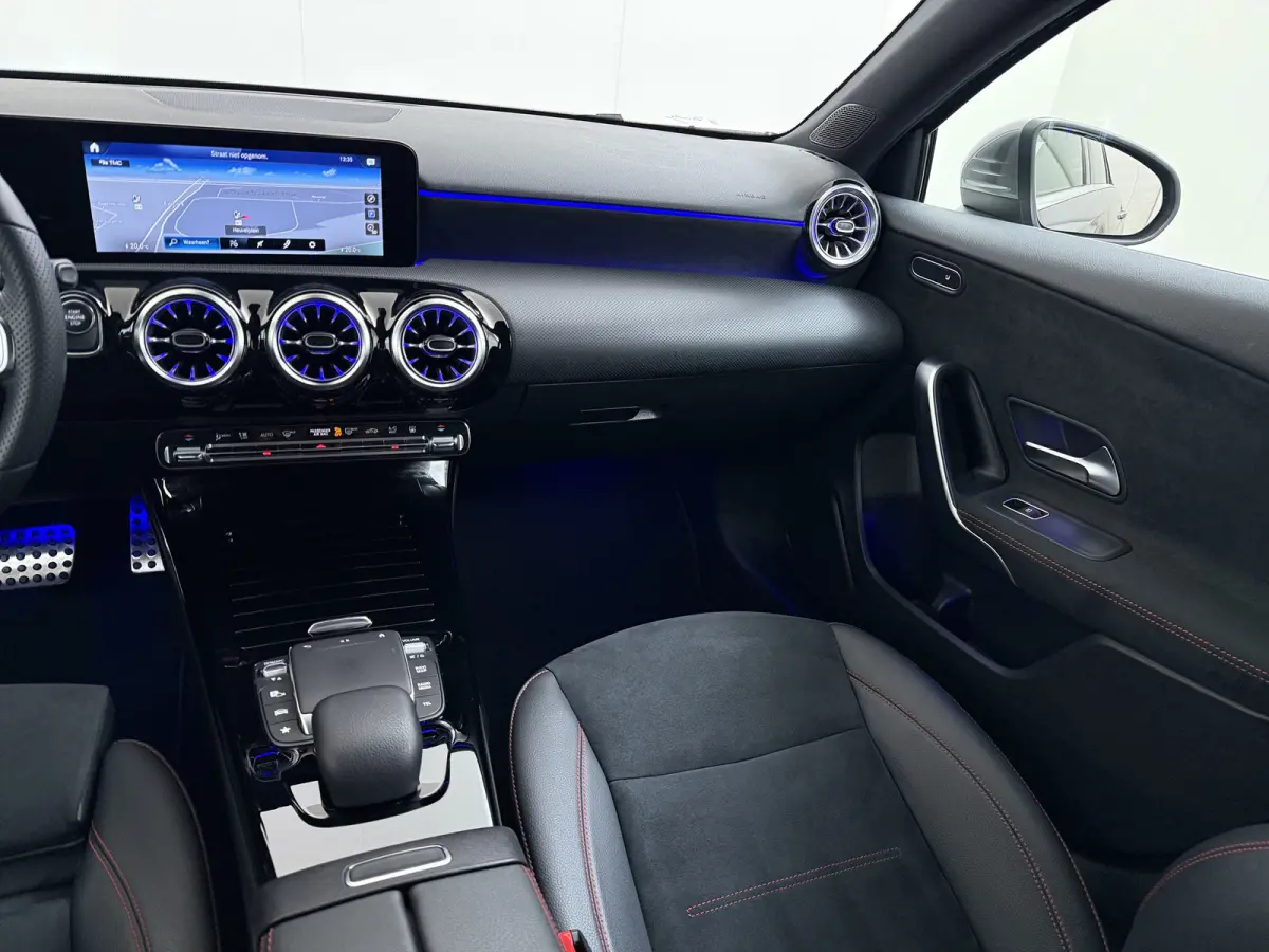 250e AMG // Camera // Keyless Entry // Sfeerverlichting // Wide Screen // Cruise Controle //