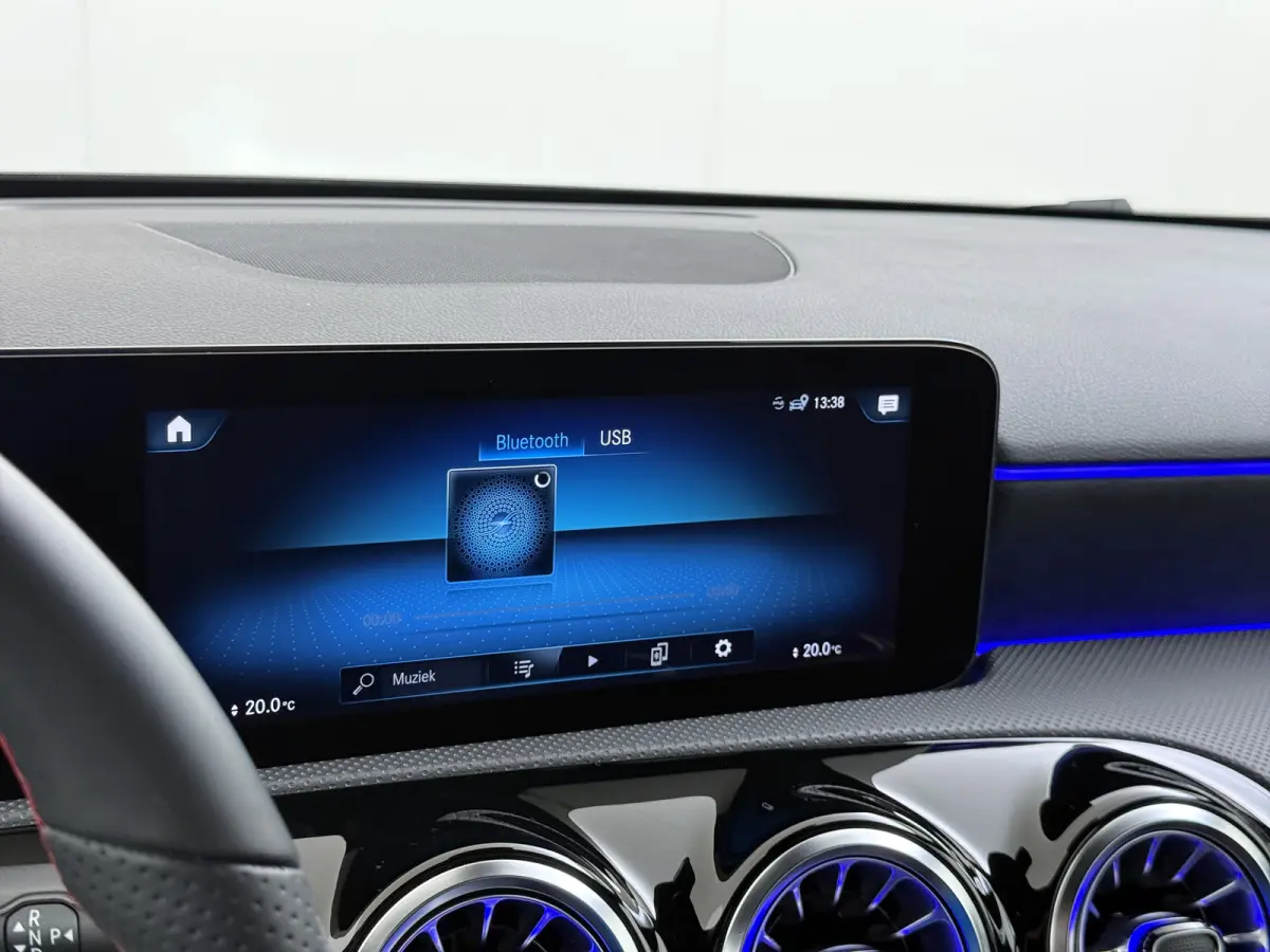 250e AMG // Camera // Keyless Entry // Sfeerverlichting // Wide Screen // Cruise Controle //