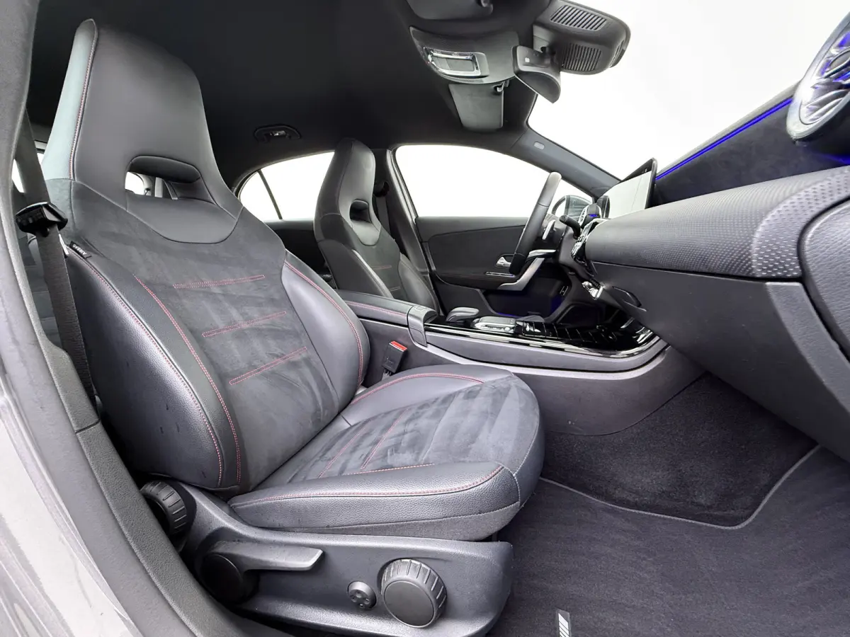 250e AMG // Camera // Keyless Entry // Sfeerverlichting // Wide Screen // Cruise Controle //