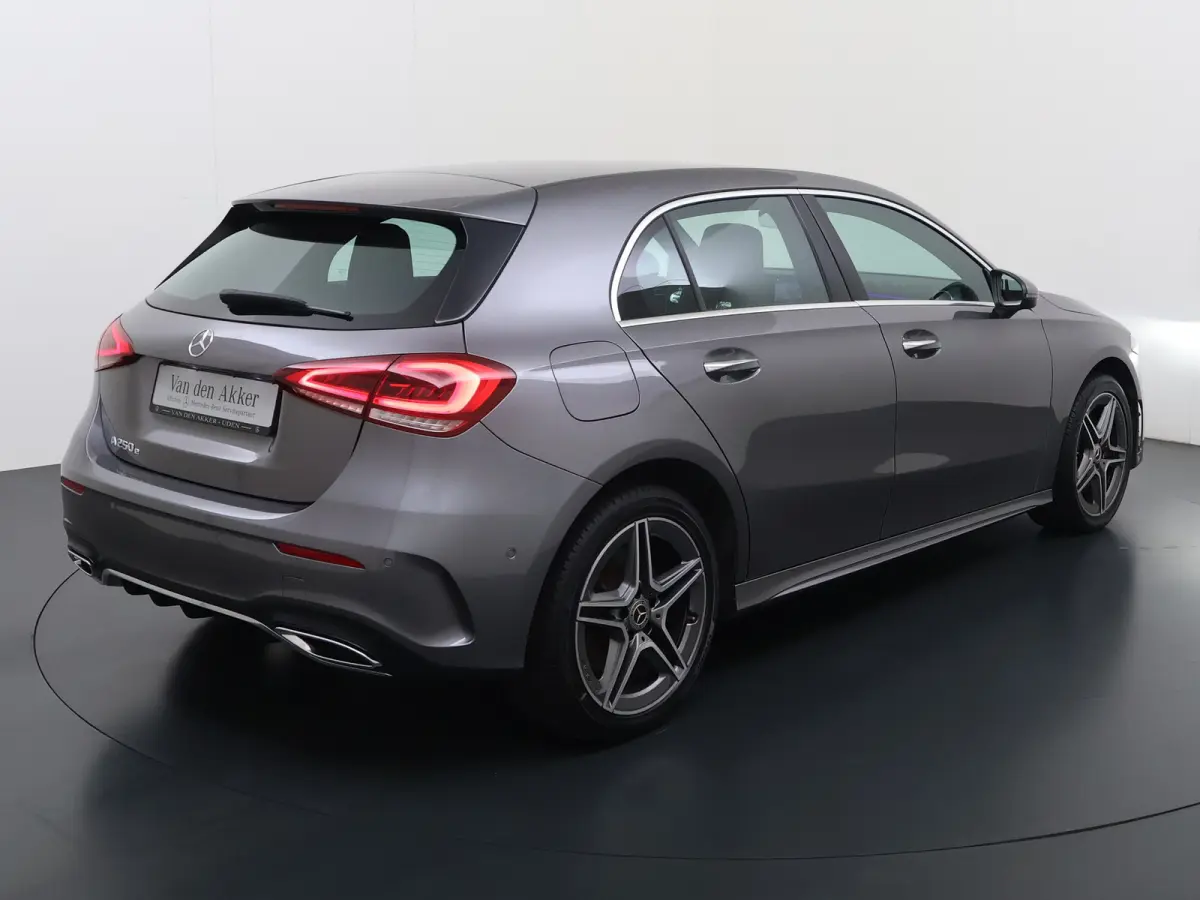 250e AMG // Camera // Keyless Entry // Sfeerverlichting // Wide Screen // Cruise Controle //