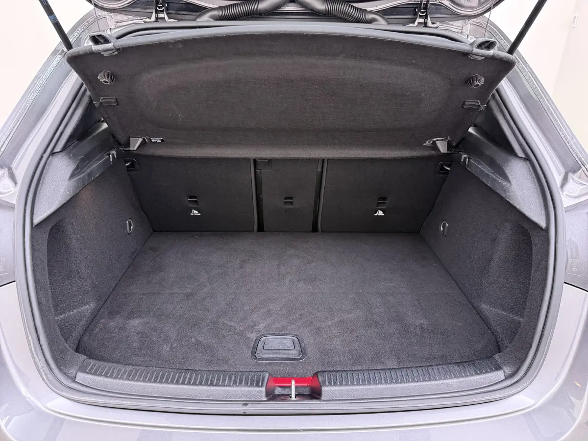 250e AMG // Camera // Keyless Entry // Sfeerverlichting // Wide Screen // Cruise Controle //