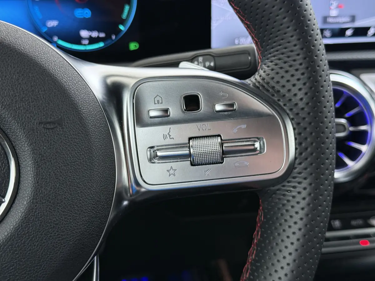 250e AMG // Camera // Keyless Entry // Sfeerverlichting // Wide Screen // Cruise Controle //