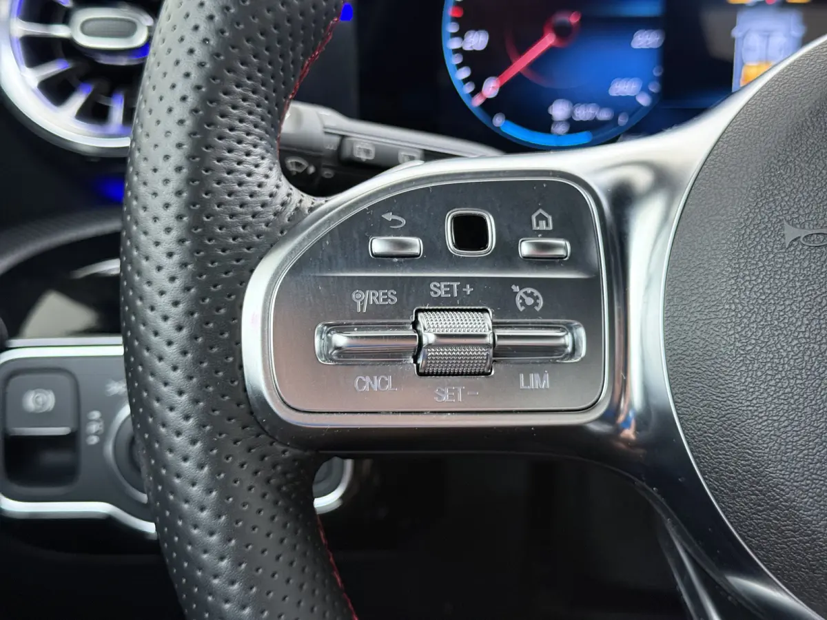 250e AMG // Camera // Keyless Entry // Sfeerverlichting // Wide Screen // Cruise Controle //