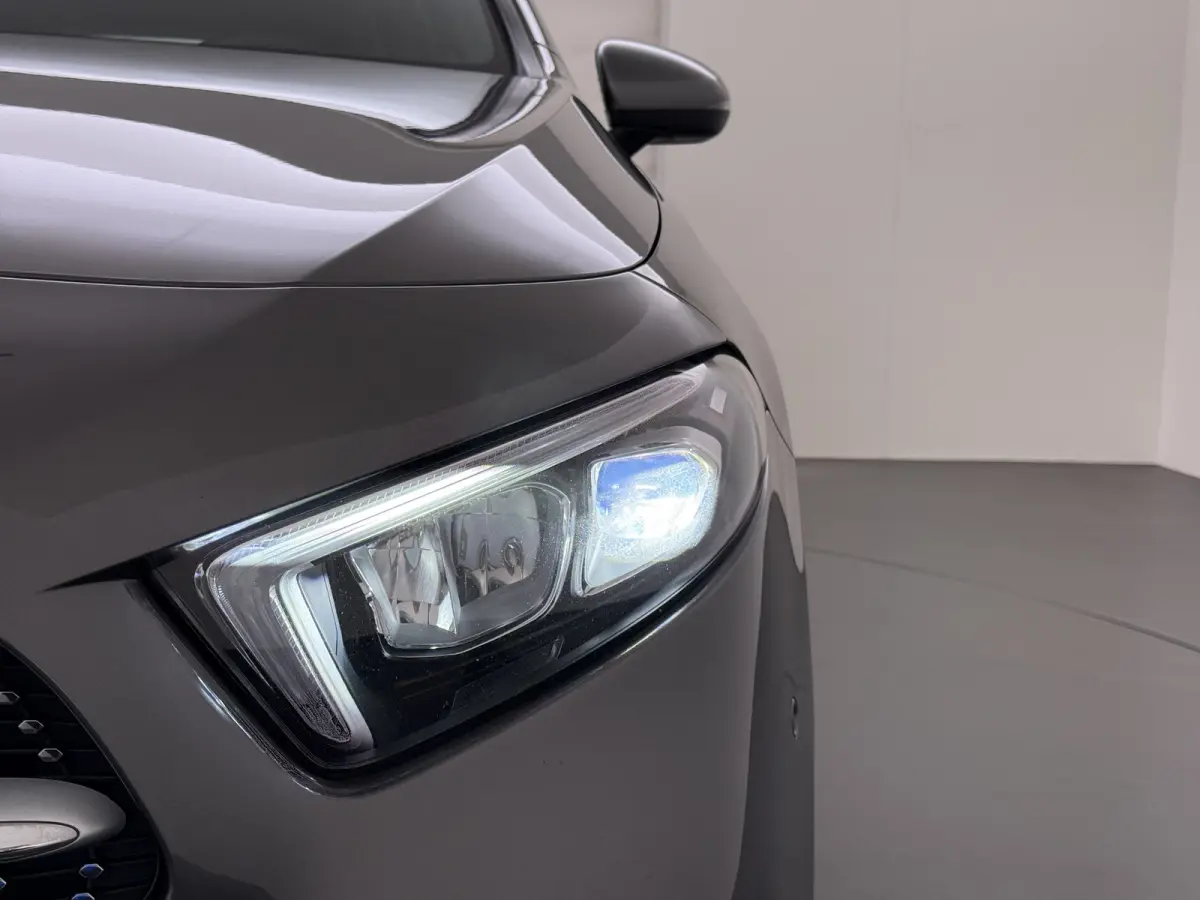 250e AMG // Camera // Keyless Entry // Sfeerverlichting // Wide Screen // Cruise Controle //