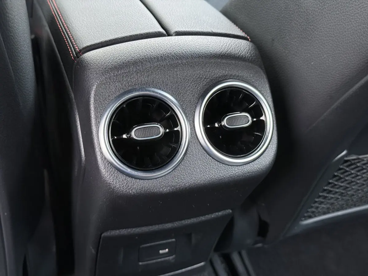 250e AMG // Camera // Keyless Entry // Sfeerverlichting // Wide Screen // Cruise Controle //