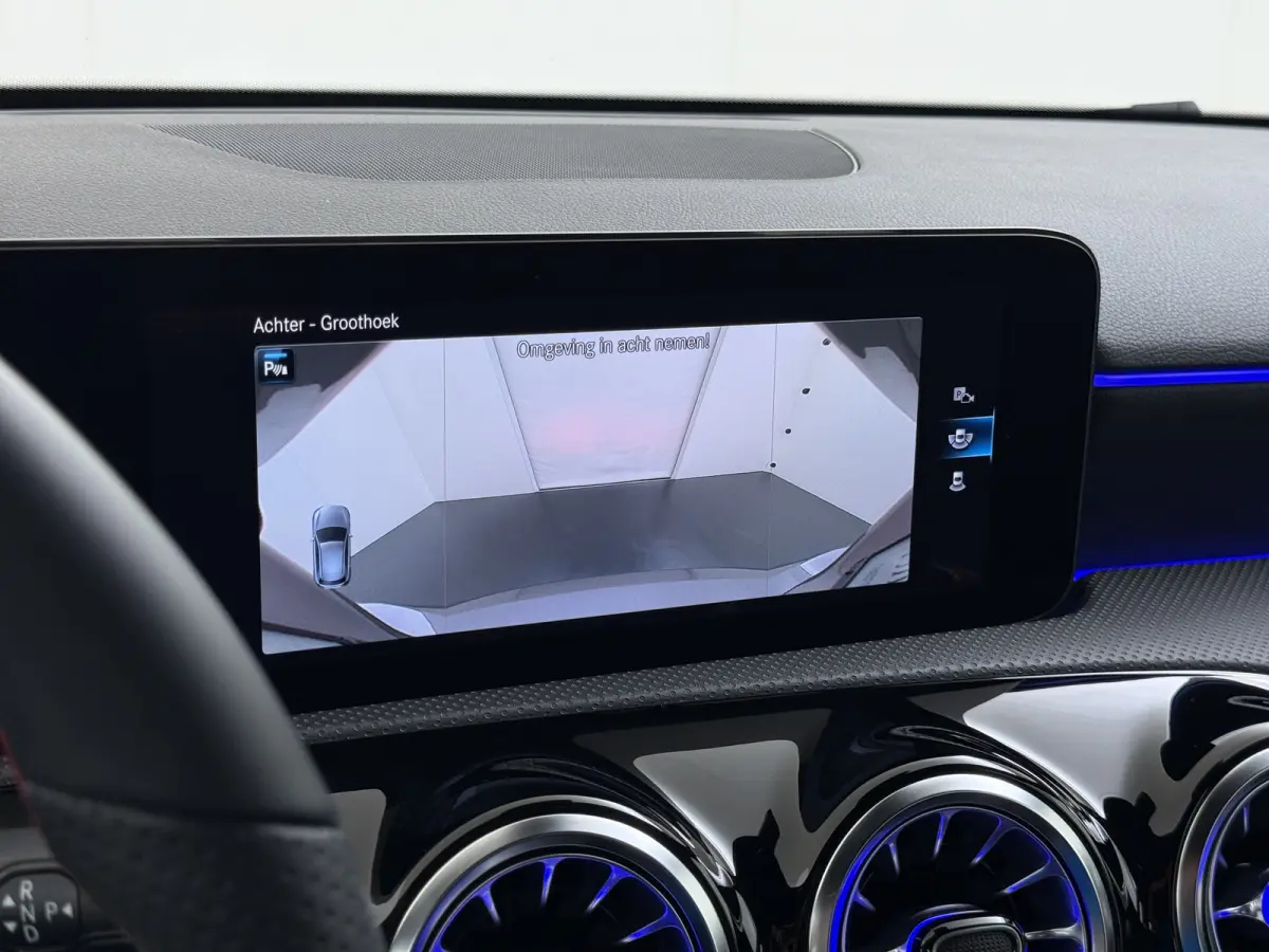 250e AMG // Camera // Keyless Entry // Sfeerverlichting // Wide Screen // Cruise Controle //