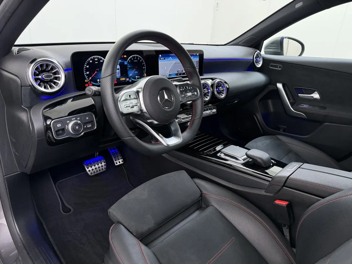 250e AMG // Camera // Keyless Entry // Sfeerverlichting // Wide Screen // Cruise Controle //