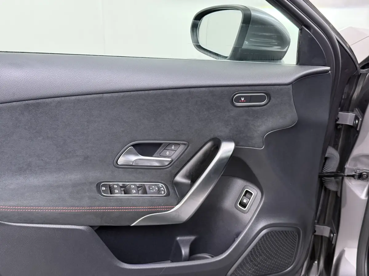 250e AMG // Camera // Keyless Entry // Sfeerverlichting // Wide Screen // Cruise Controle //