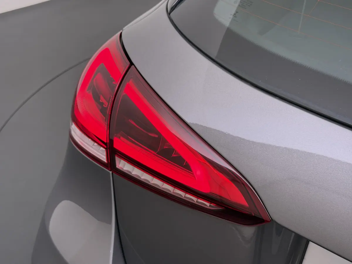 250e AMG // Camera // Keyless Entry // Sfeerverlichting // Wide Screen // Cruise Controle //