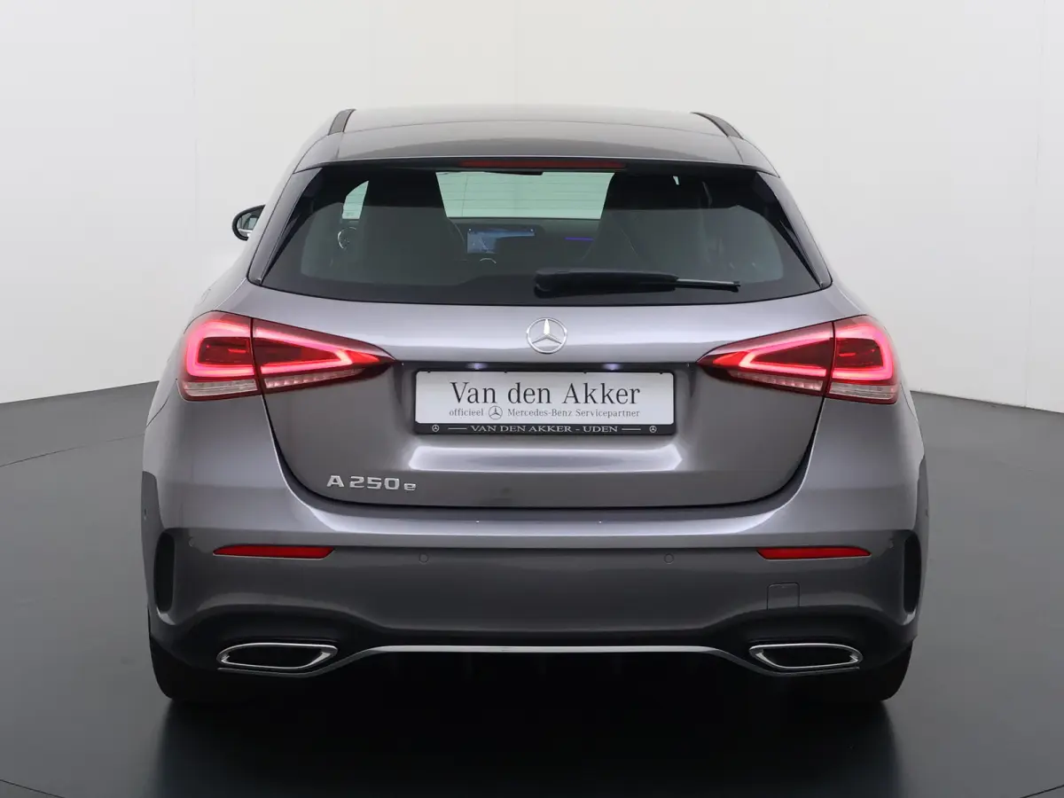 250e AMG // Camera // Keyless Entry // Sfeerverlichting // Wide Screen // Cruise Controle //