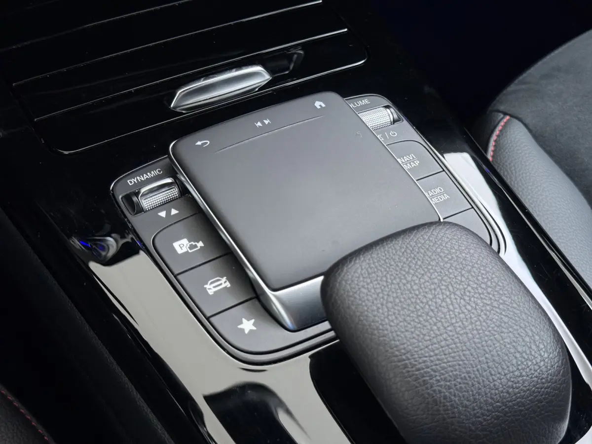 250e AMG // Camera // Keyless Entry // Sfeerverlichting // Wide Screen // Cruise Controle //