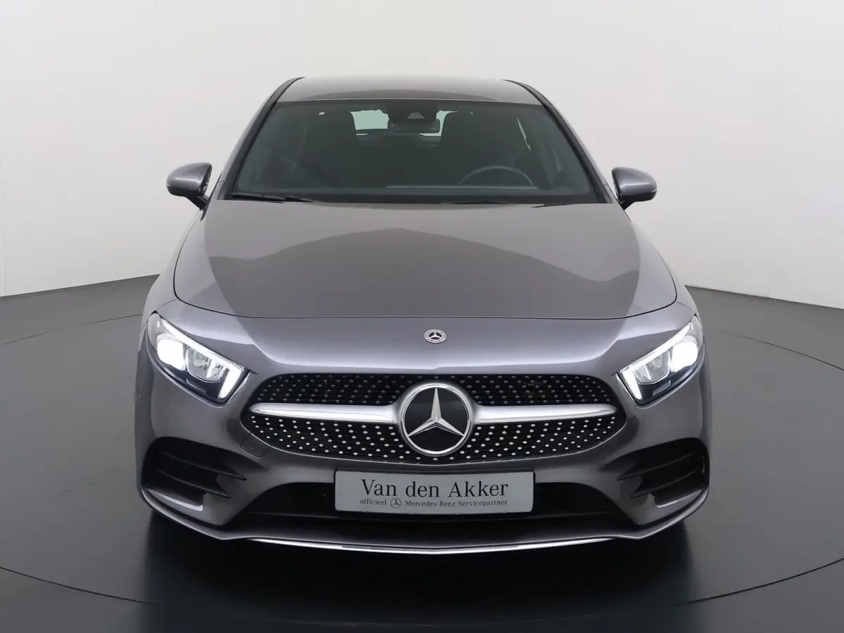 250e AMG // Camera // Keyless Entry // Sfeerverlichting // Wide Screen // Cruise Controle //