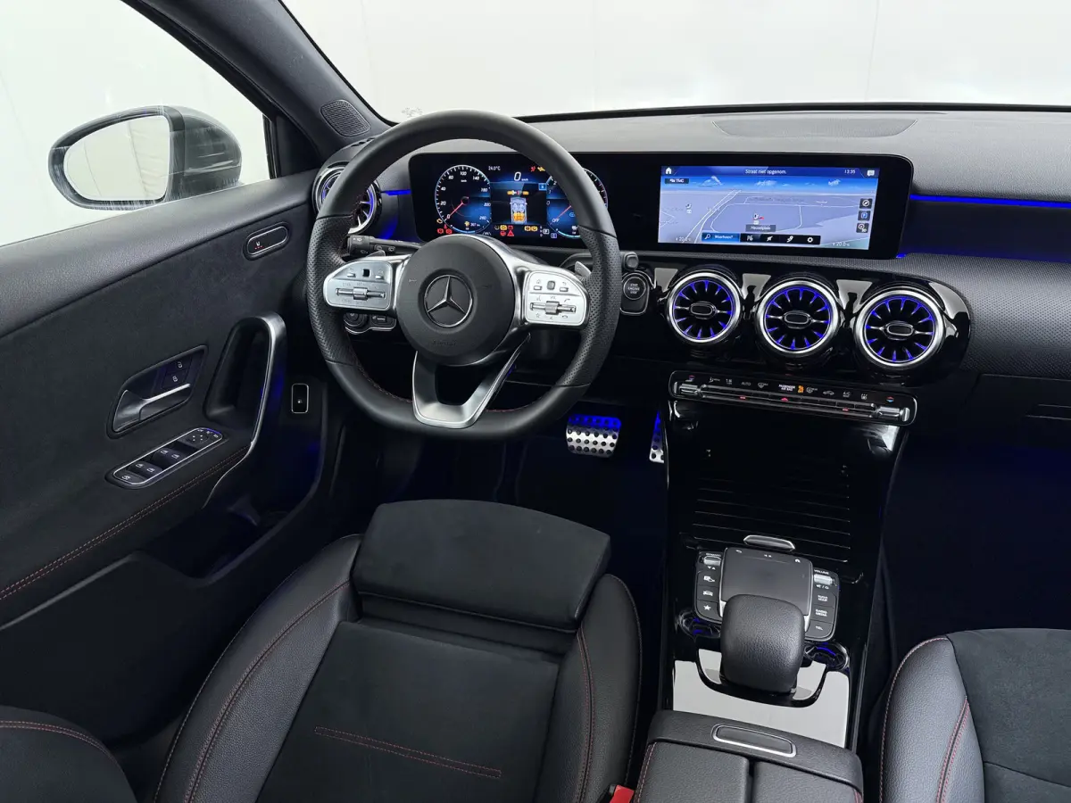 250e AMG // Camera // Keyless Entry // Sfeerverlichting // Wide Screen // Cruise Controle //