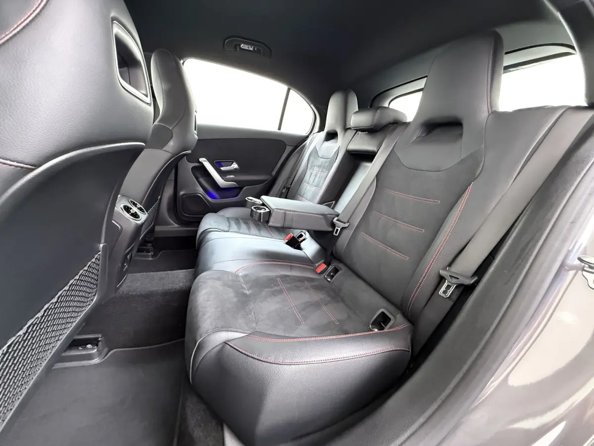 250e AMG // Camera // Keyless Entry // Sfeerverlichting // Wide Screen // Cruise Controle //