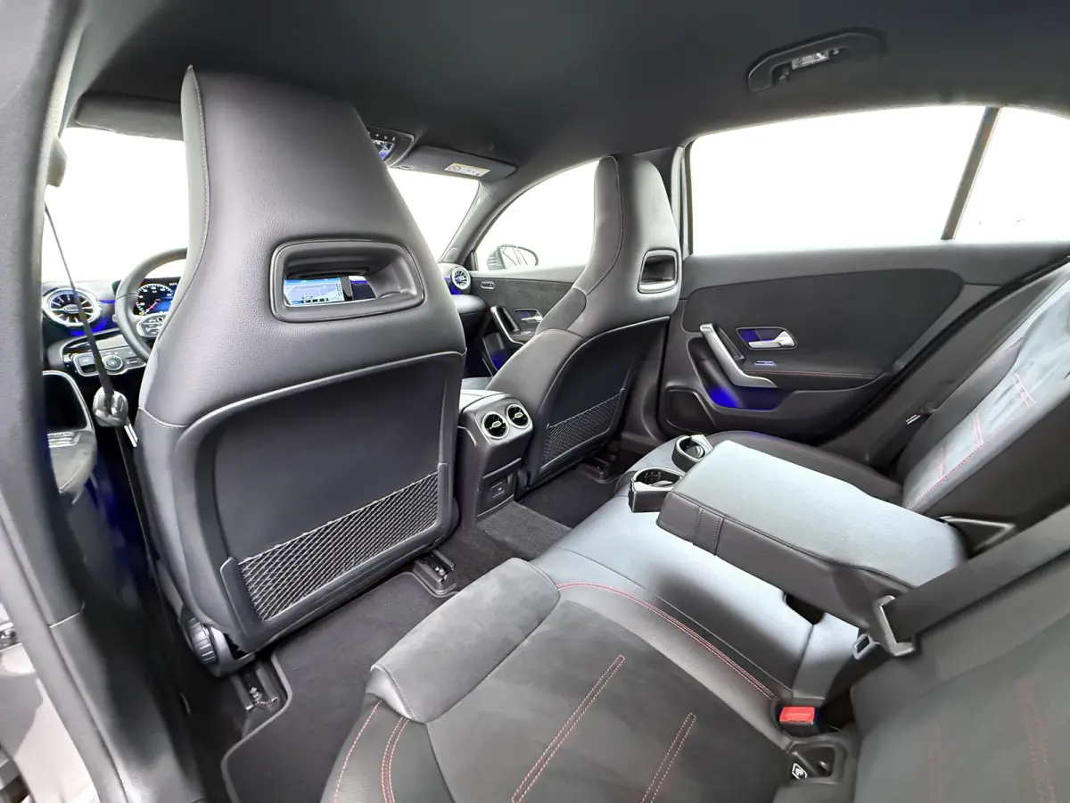 250e AMG // Camera // Keyless Entry // Sfeerverlichting // Wide Screen // Cruise Controle //