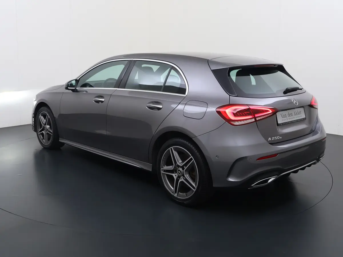 250e AMG // Camera // Keyless Entry // Sfeerverlichting // Wide Screen // Cruise Controle //