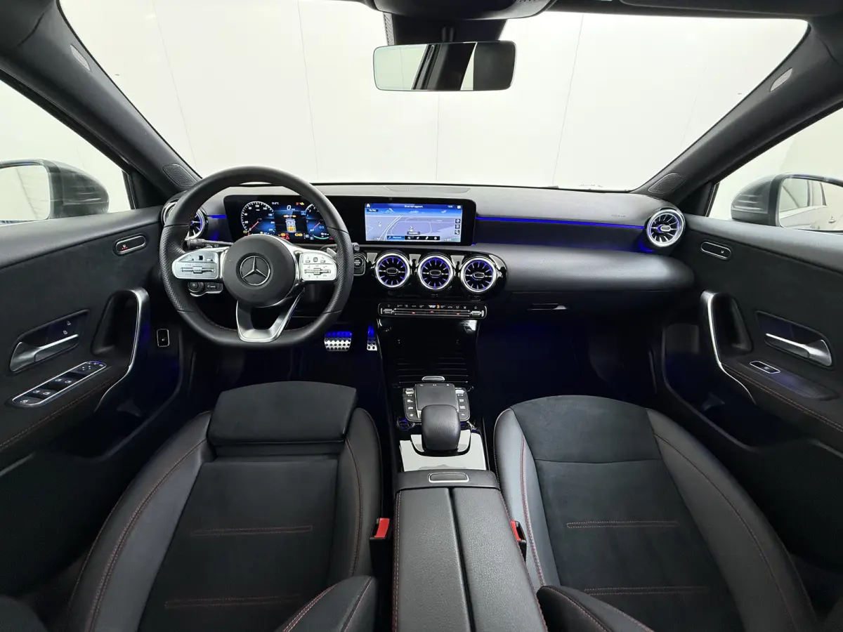 250e AMG // Camera // Keyless Entry // Sfeerverlichting // Wide Screen // Cruise Controle //