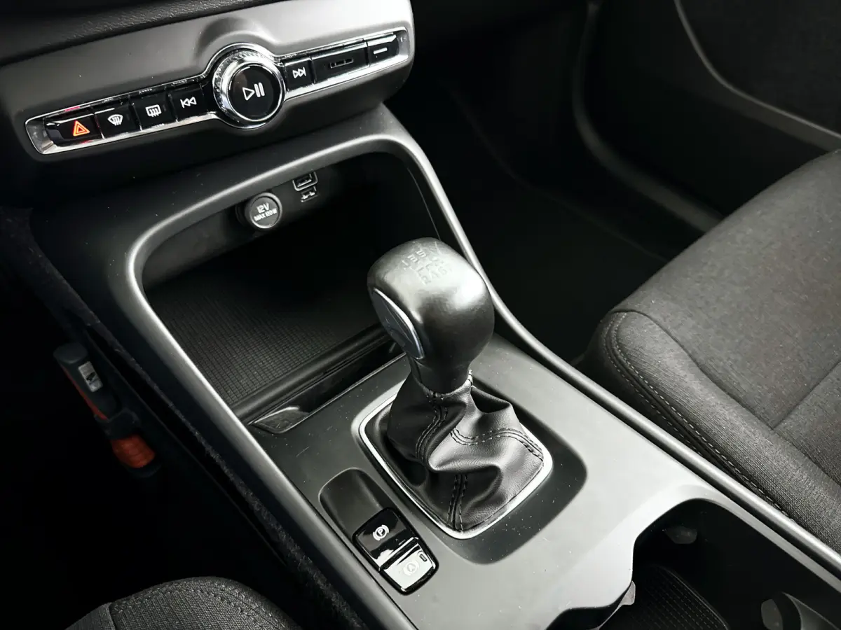 T2 Momentum Core | Park assist | Cruise control | Climate control