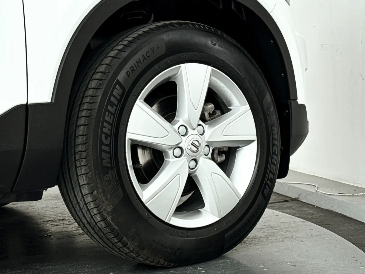 T2 Momentum Core | Park assist | Cruise control | Climate control