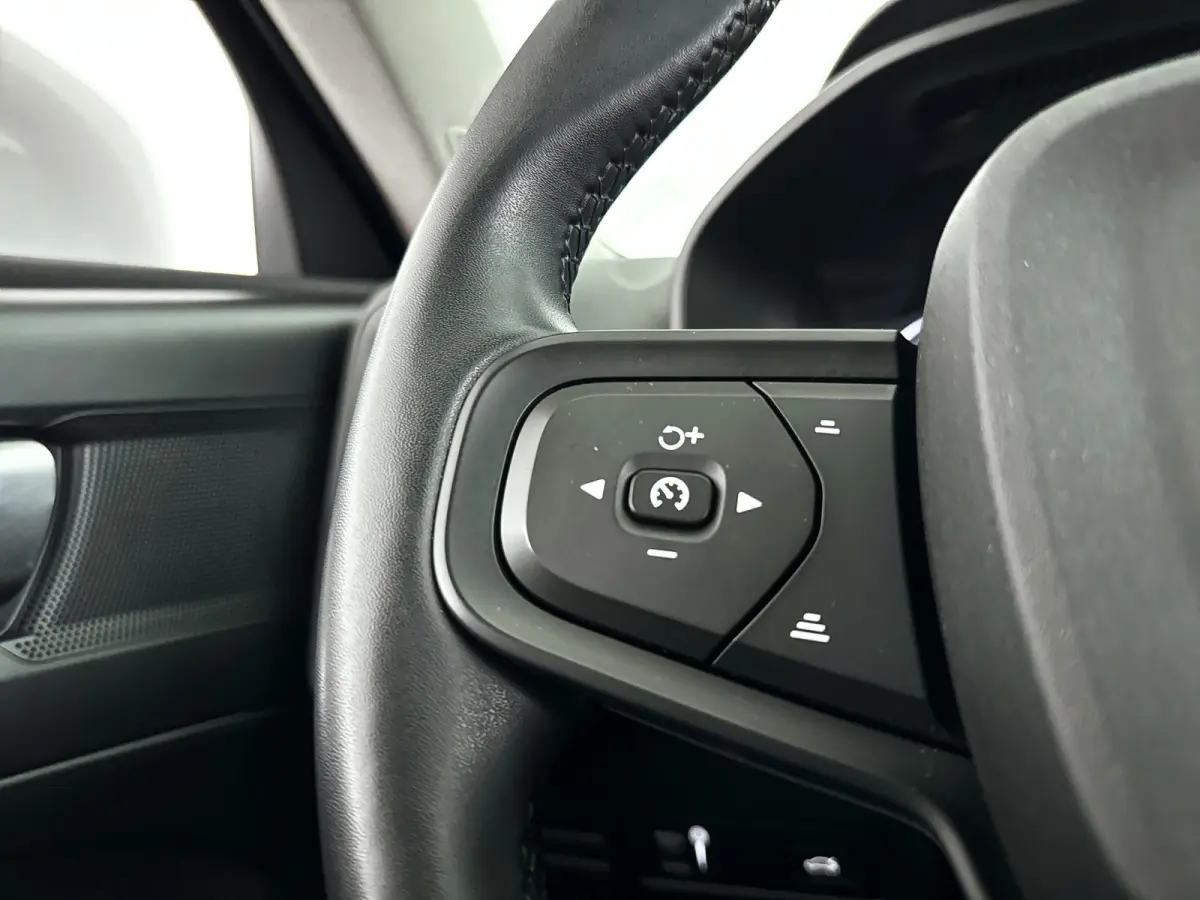 T2 Momentum Core | Park assist | Cruise control | Climate control