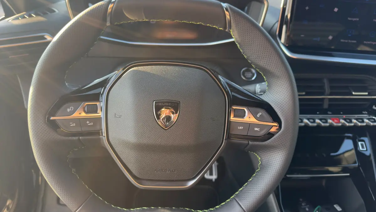 GT | Camera voor & achter | Apple Carplay / Android Auto | Dode hoek detectie | Elektrisch verstelbare bestuurdersstoel | | Active Safety Brake met camera en radar (automatisch noodremsystee