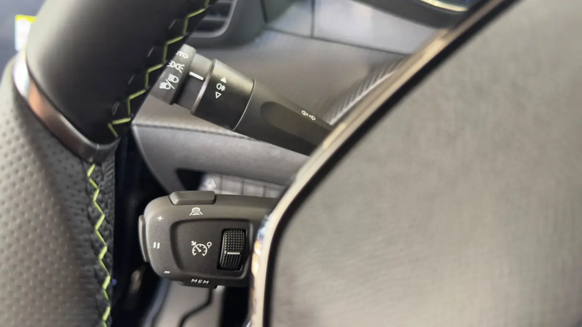GT | Camera voor & achter | Apple Carplay / Android Auto | Dode hoek detectie | Elektrisch verstelbare bestuurdersstoel | | Active Safety Brake met camera en radar (automatisch noodremsystee