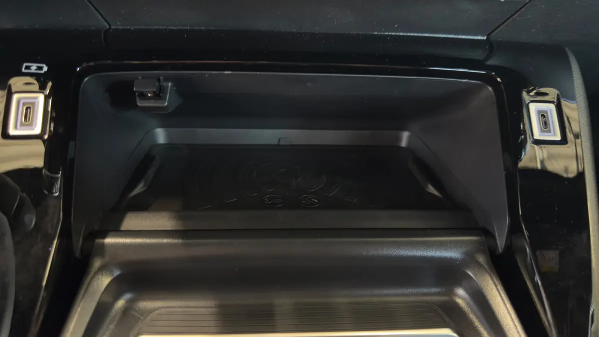 GT | Camera voor & achter | Apple Carplay / Android Auto | Dode hoek detectie | Elektrisch verstelbare bestuurdersstoel | | Active Safety Brake met camera en radar (automatisch noodremsystee