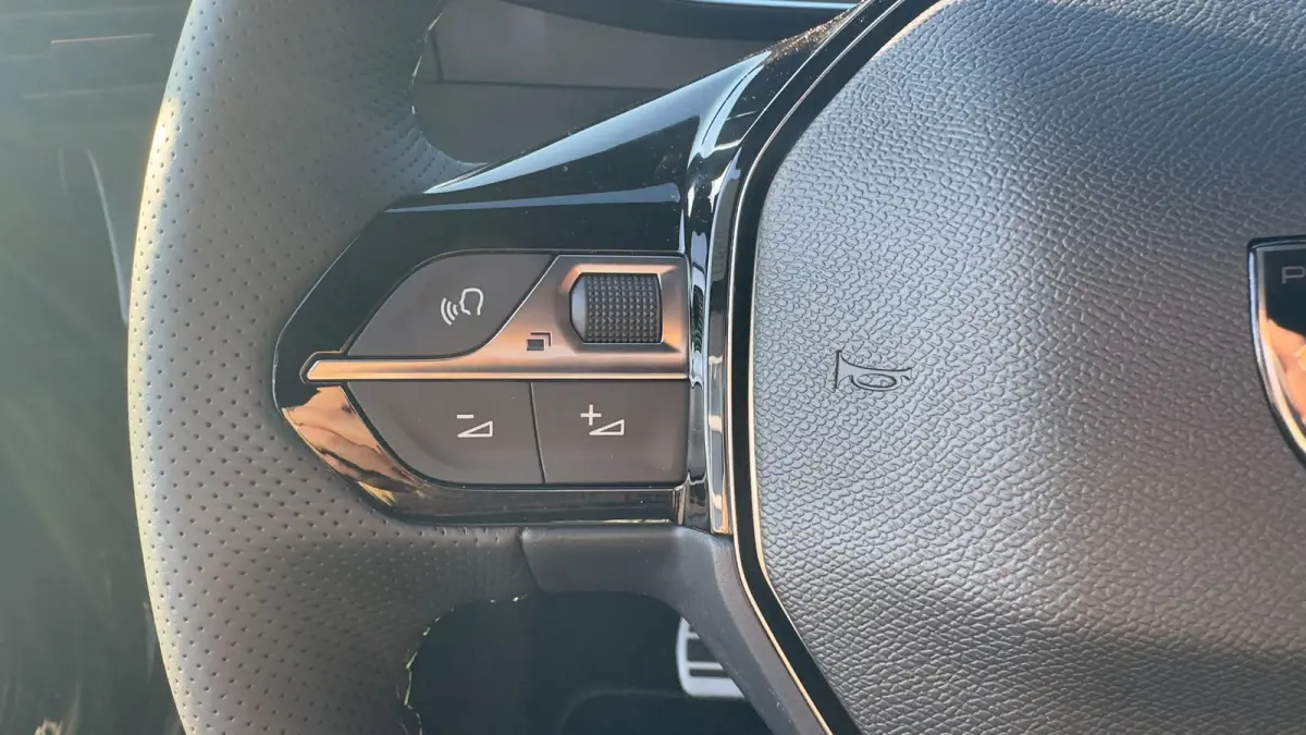 GT | Camera voor & achter | Apple Carplay / Android Auto | Dode hoek detectie | Elektrisch verstelbare bestuurdersstoel | | Active Safety Brake met camera en radar (automatisch noodremsystee
