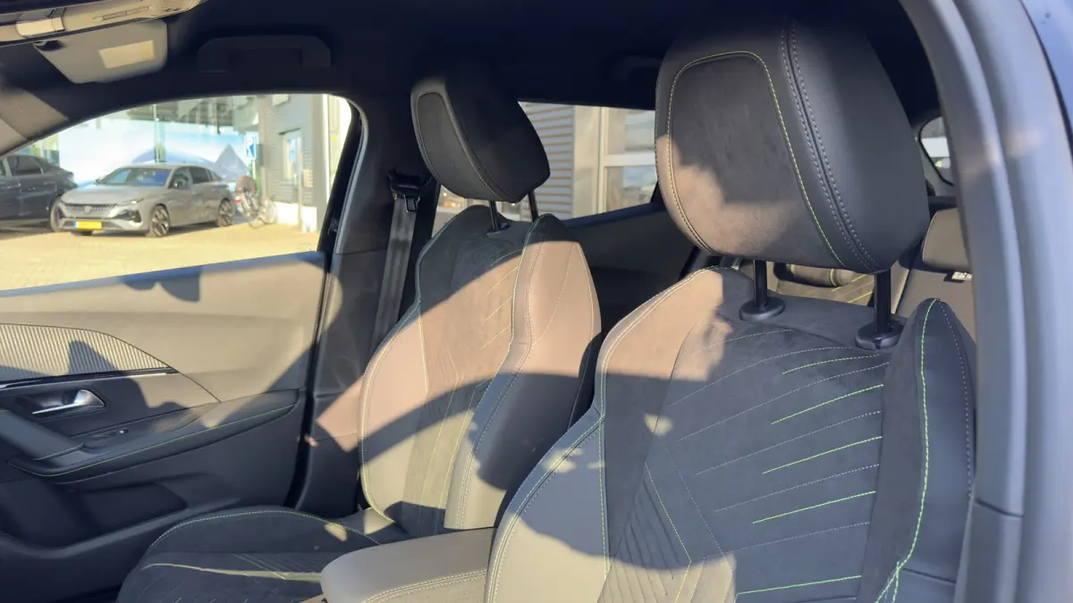 GT | Camera voor & achter | Apple Carplay / Android Auto | Dode hoek detectie | Elektrisch verstelbare bestuurdersstoel | | Active Safety Brake met camera en radar (automatisch noodremsystee