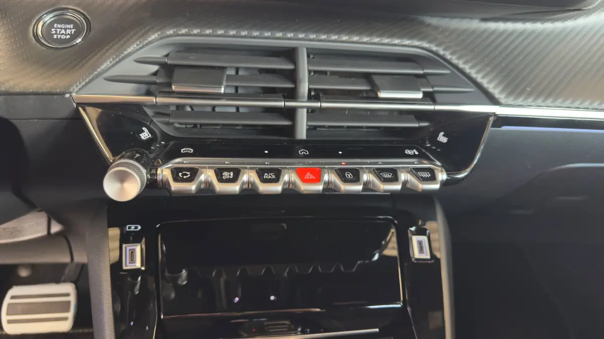 GT | Camera voor & achter | Apple Carplay / Android Auto | Dode hoek detectie | Elektrisch verstelbare bestuurdersstoel | | Active Safety Brake met camera en radar (automatisch noodremsystee