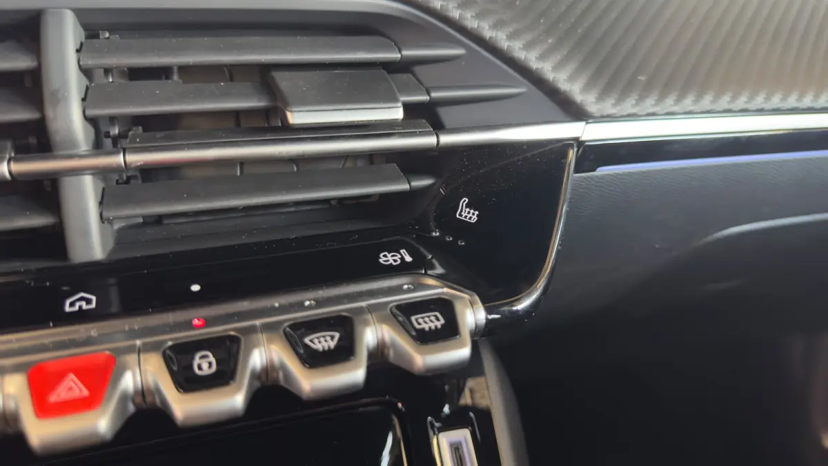 GT | Camera voor & achter | Apple Carplay / Android Auto | Dode hoek detectie | Elektrisch verstelbare bestuurdersstoel | | Active Safety Brake met camera en radar (automatisch noodremsystee