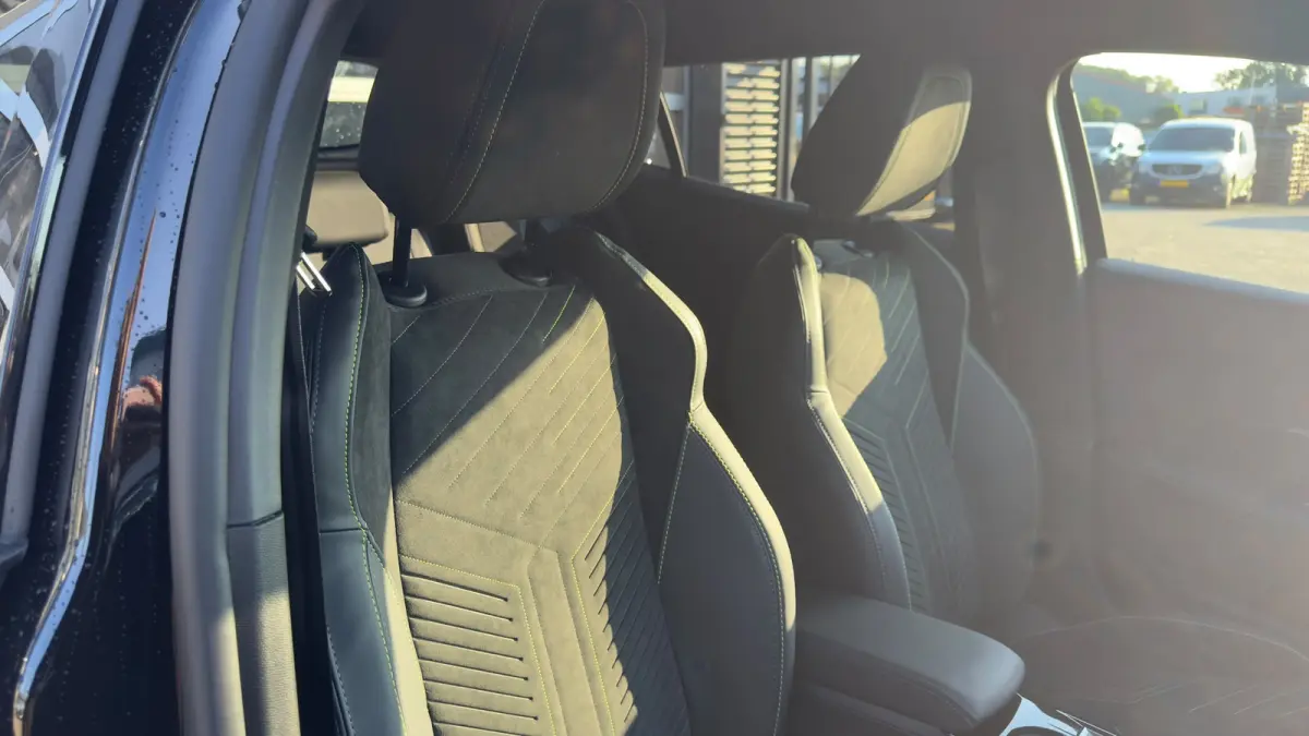 GT | Camera voor & achter | Apple Carplay / Android Auto | Dode hoek detectie | Elektrisch verstelbare bestuurdersstoel | | Active Safety Brake met camera en radar (automatisch noodremsystee